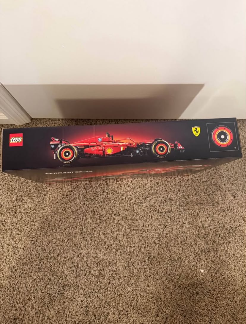 LEGO 42207 Technic Ferrari SF-24 - Image 2