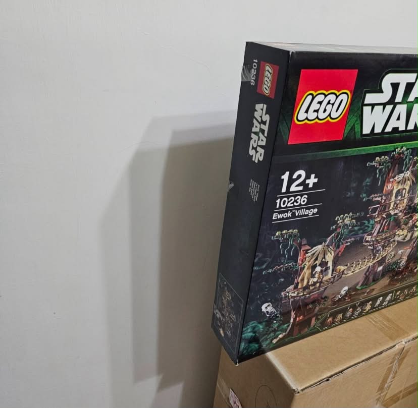 LEGO 10236 Star Wars Ewok Village Sealed - Image 5