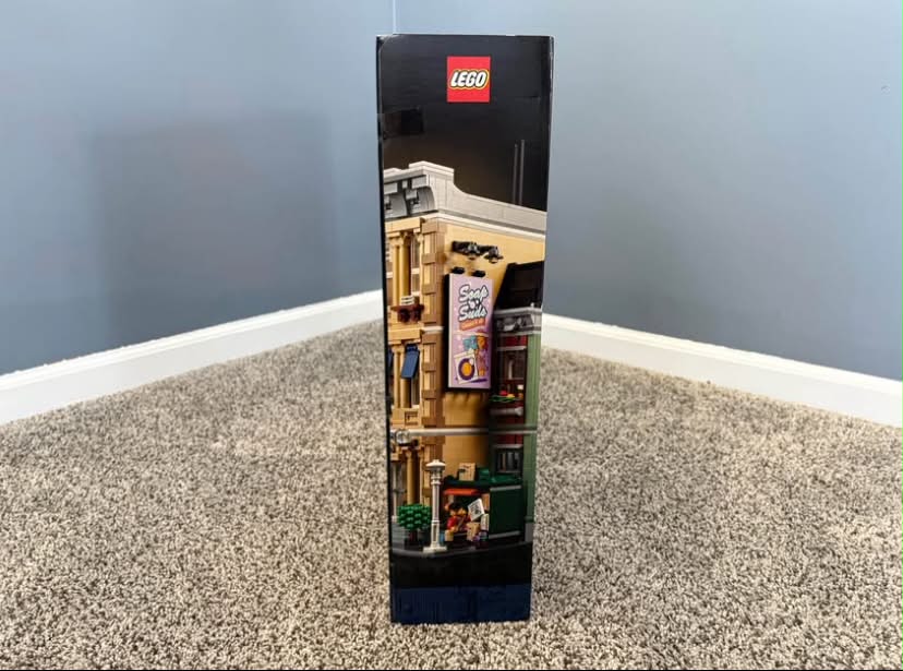 Lego Police Station 10278 - Image 4