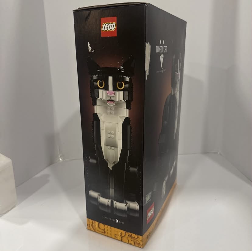 LEGO Ideas: Tuxedo Cat (21349) NEW - Image 2